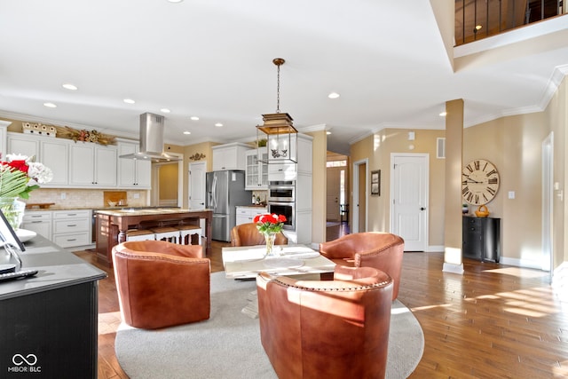 living room with light wood-type flooring and crown molding