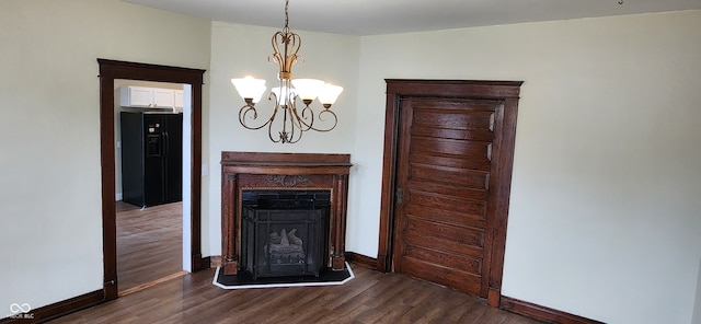 unfurnished living room featuring dark wood-type flooring and an inviting chandelier