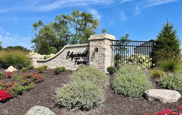 view of community / neighborhood sign