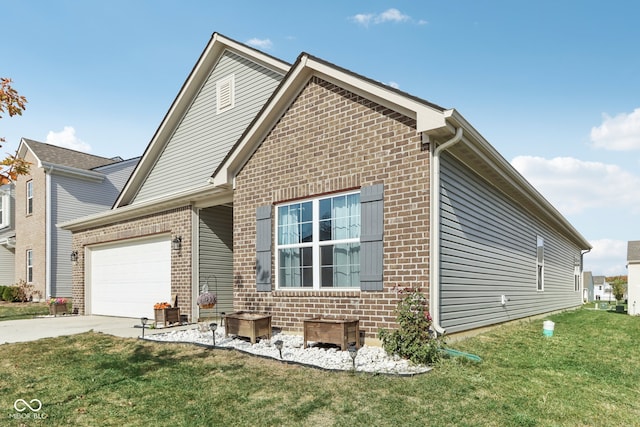 view of front of house with a front yard