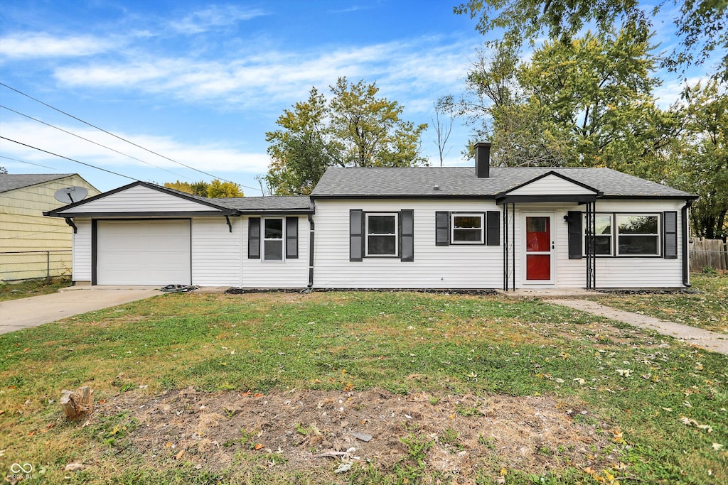 ranch-style house featuring a front lawn and a garage