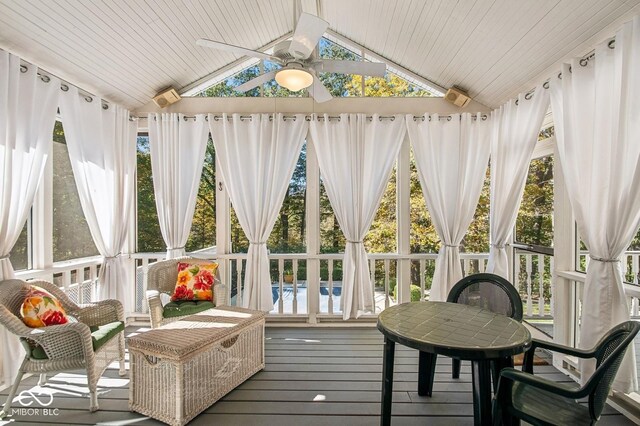 6902 Creekridge Trl, Indianapolis, IN 46256 - sunroom featuring ceiling fan and vaulted ceiling