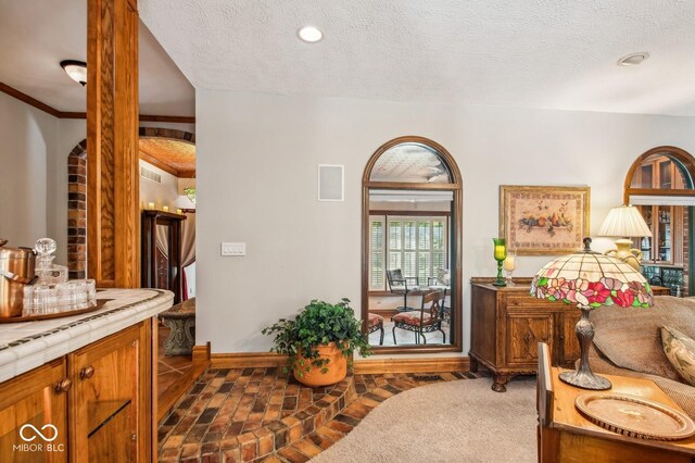 6902 Creekridge Trl, Indianapolis, IN 46256 - living area with baseboards, a textured ceiling, and recessed lighting