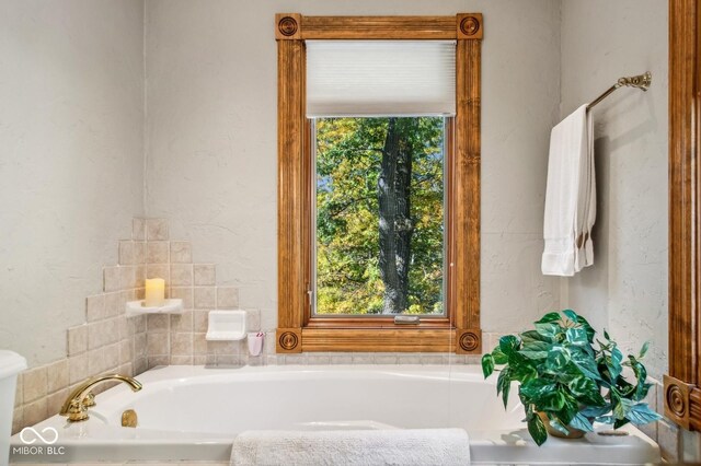 6902 Creekridge Trl, Indianapolis, IN 46256 - full bathroom with a garden tub and a textured wall