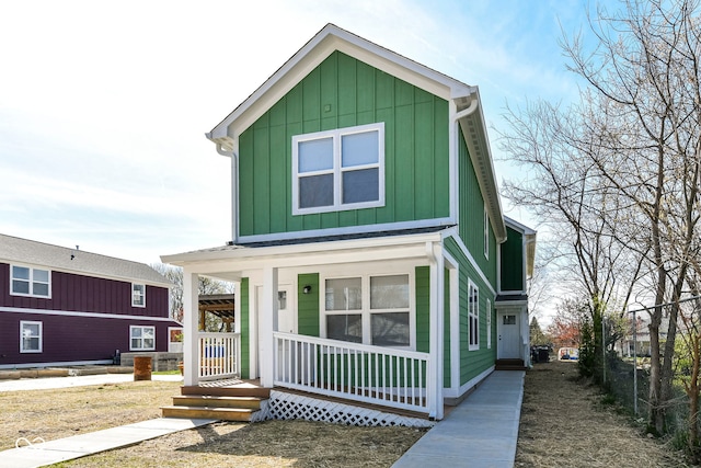 view of front of property featuring a porch