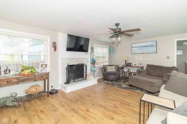 living room featuring a wealth of natural light, light hardwood / wood-style floors, and ceiling fan