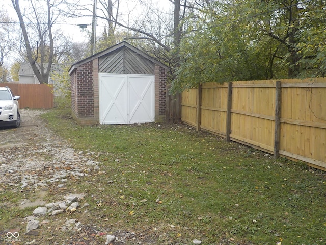 view of outbuilding featuring a lawn