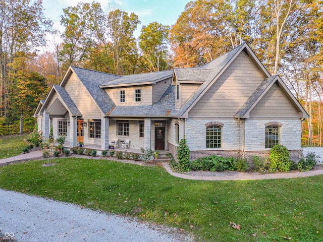 view of front of property with a front yard