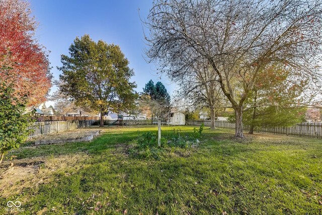 534 Austrian Way, Avon, IN 46123 - view of yard with a storage unit and an outdoor structure