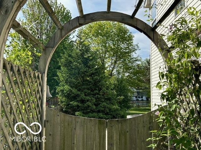 534 Austrian Way, Avon, IN 46123 - exterior space featuring fence