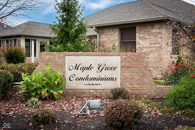 view of community / neighborhood sign