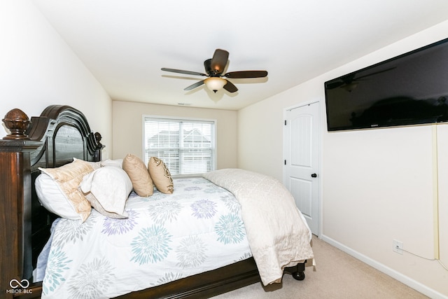 bedroom featuring ceiling fan and carpet