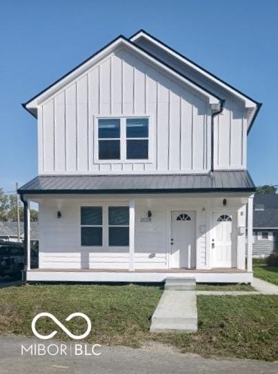 view of front facade featuring a porch