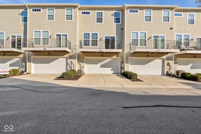 view of front facade featuring a garage