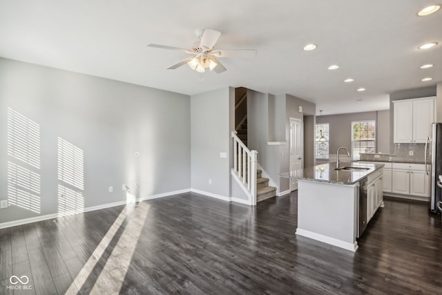 kitchen featuring sink, a kitchen island with sink, dark hardwood / wood-style floors, and white cabinets