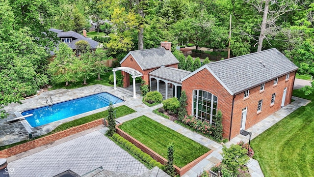 2505 Riverside Dr, Columbus, IN 47201 - view of subject property with a pool