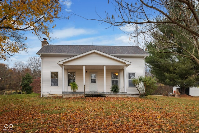 view of front of home featuring covered porch and a front lawn