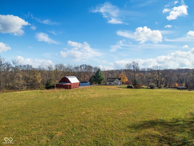 view of yard featuring a rural view and an outdoor structure