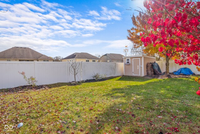 view of yard featuring a storage shed