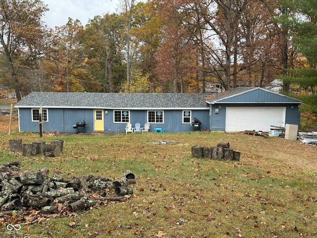 view of front facade with a front yard