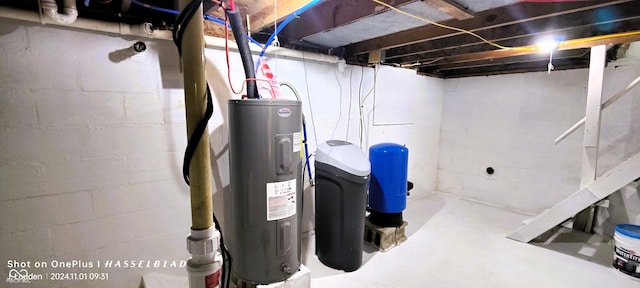 12544 S State Road 3, Westport, IN 47283 - unfinished below grade area featuring electric water heater and a water pressure tank