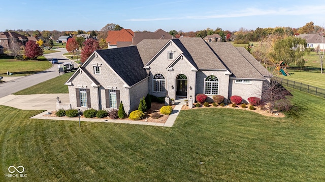 view of front of home featuring a front yard