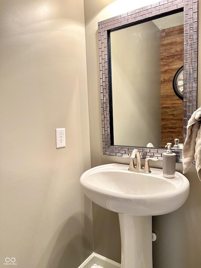 5778 W Commonview Dr, Mccordsville, IN 46055 - bathroom featuring a sink and baseboards