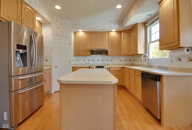 kitchen featuring light hardwood / wood-style flooring, stainless steel appliances, a center island, and light brown cabinets