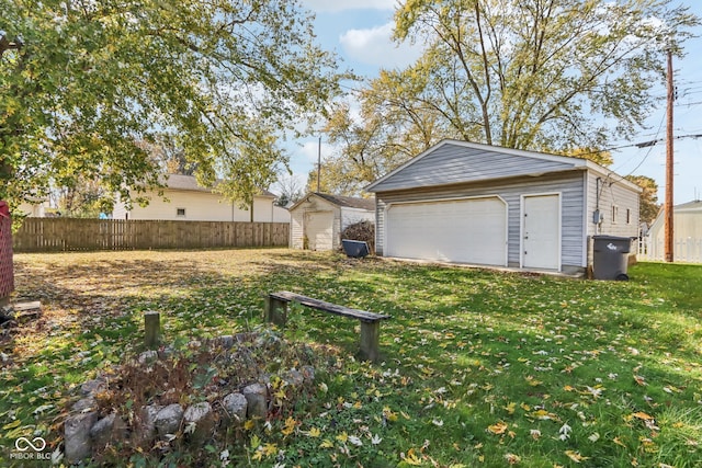 view of yard featuring an outdoor structure and a garage