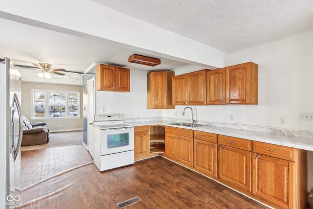 kitchen featuring sink, white electric stove, stainless steel fridge, ceiling fan, and dark wood-type flooring