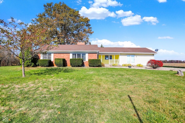 single story home with a front lawn