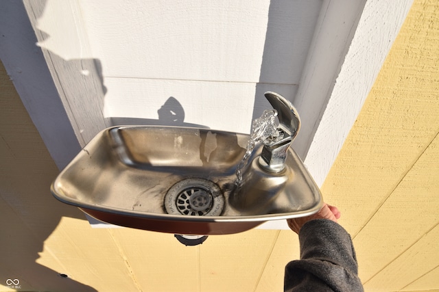 room details featuring sink