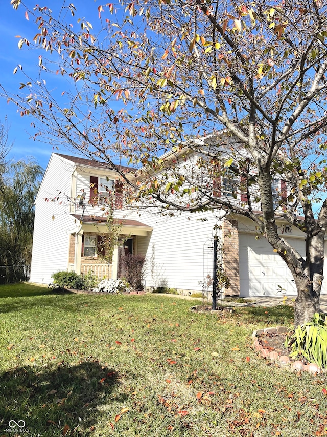 view of front of home with a front lawn