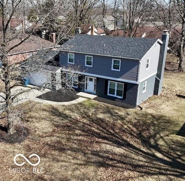 view of front of home featuring a chimney and a front yard