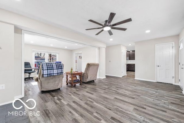 living room featuring recessed lighting, wood finished floors, a ceiling fan, and baseboards