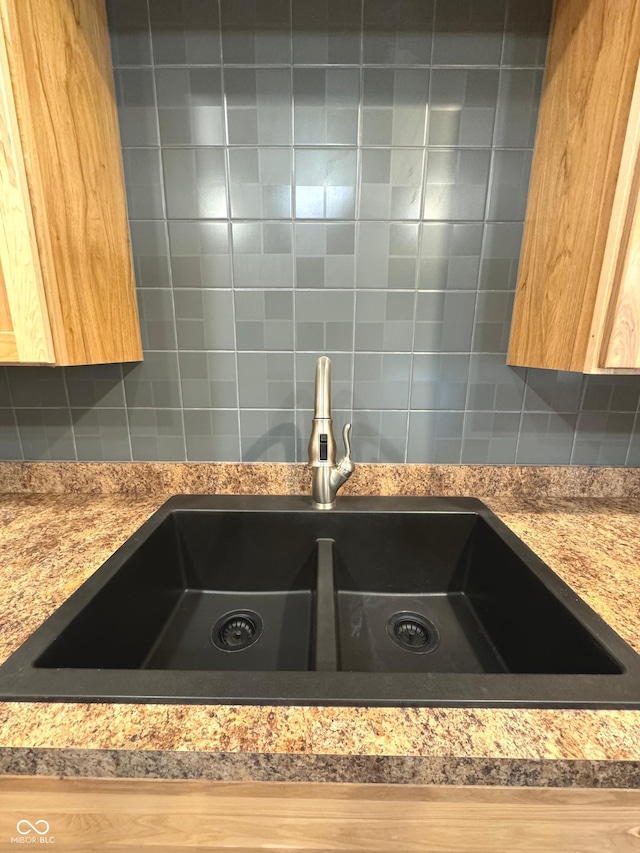 room details with tasteful backsplash and sink