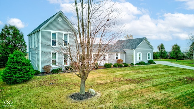 view of front of house featuring a front yard