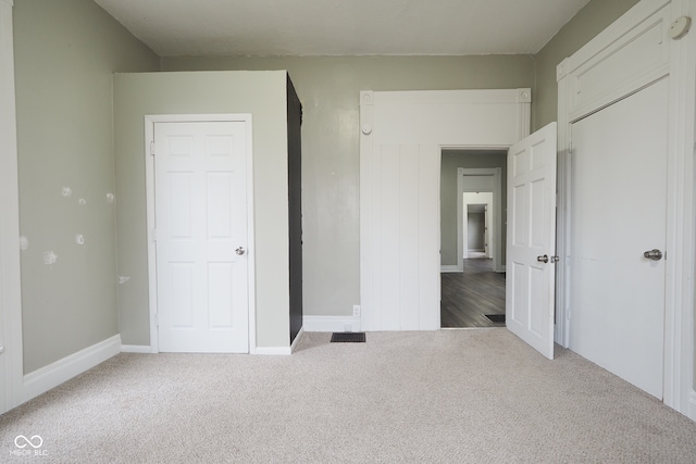 unfurnished bedroom featuring carpet floors