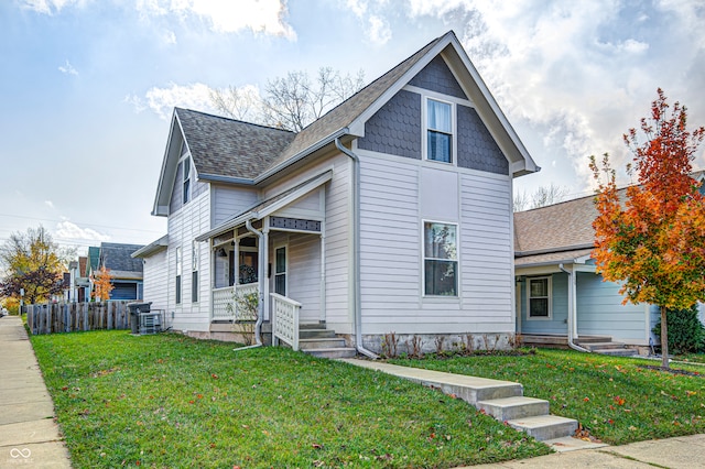 view of front of property featuring a front lawn