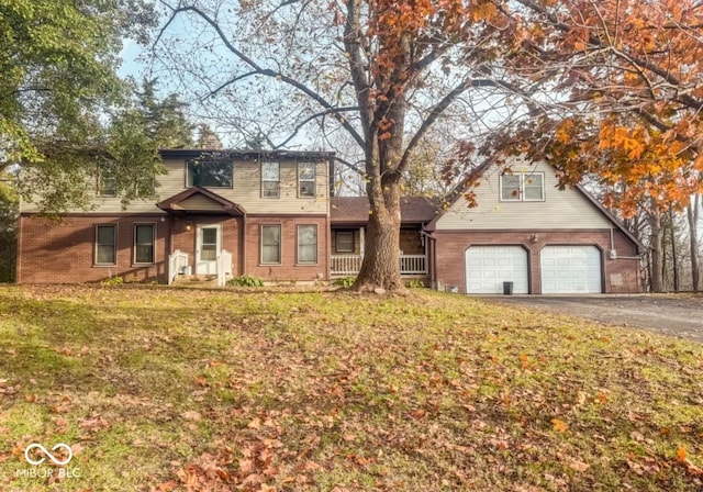 view of front of house with a front lawn