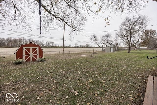 view of yard with a storage unit