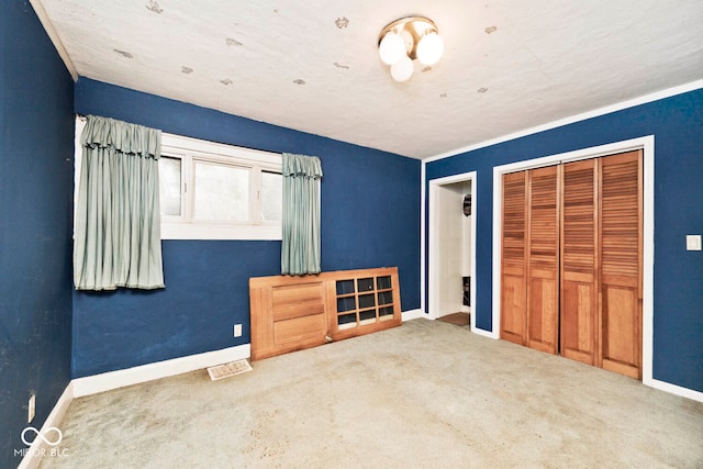 unfurnished bedroom with carpet flooring and a closet