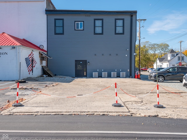 122 N Washington St, Frankton, IN 46044 - rear view of property featuring uncovered parking