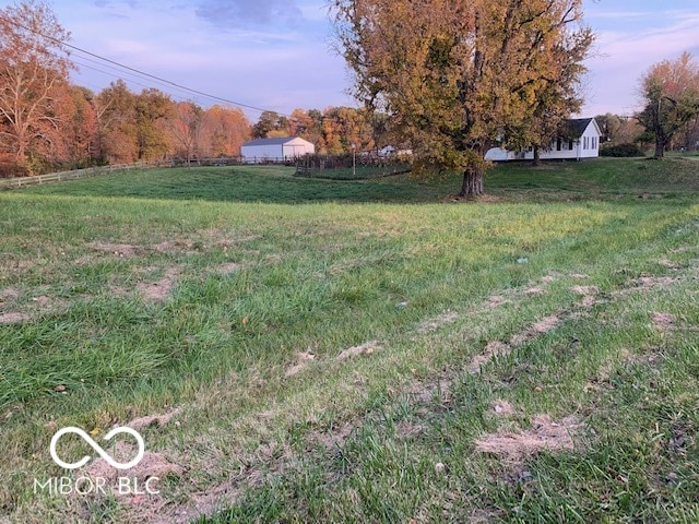 view of yard featuring a rural view