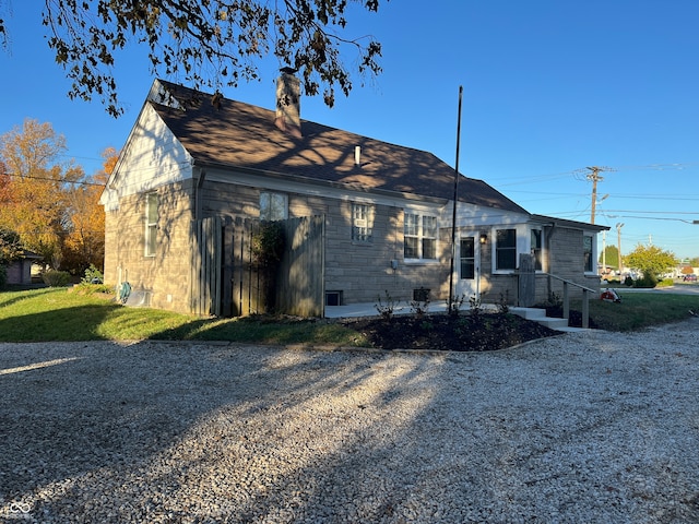 view of front of house with a front lawn