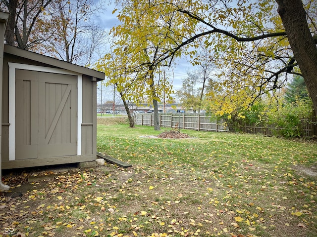 view of yard with a shed