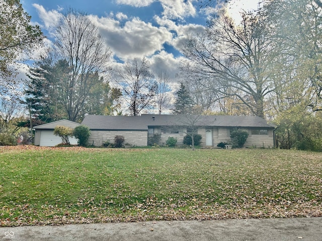 view of front facade featuring a front yard and a garage