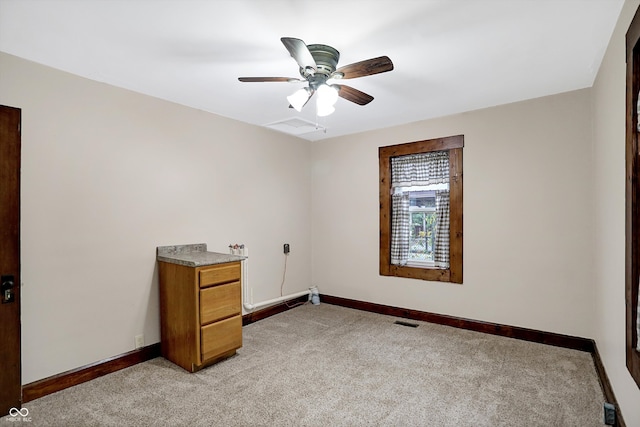 unfurnished room with light carpet and ceiling fan