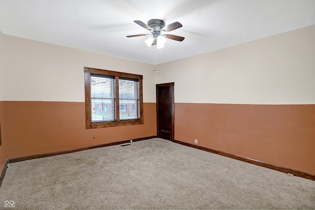 carpeted empty room featuring ceiling fan