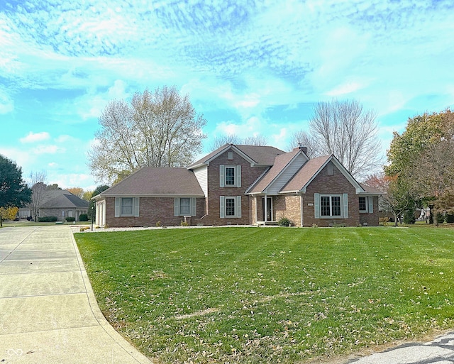 view of front facade with a front lawn